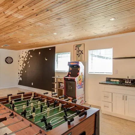 Fun Game Room With Arcade Getaway